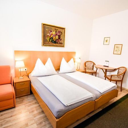 Gartenhotel Garni Pension B&B Innsbruck Exterior foto