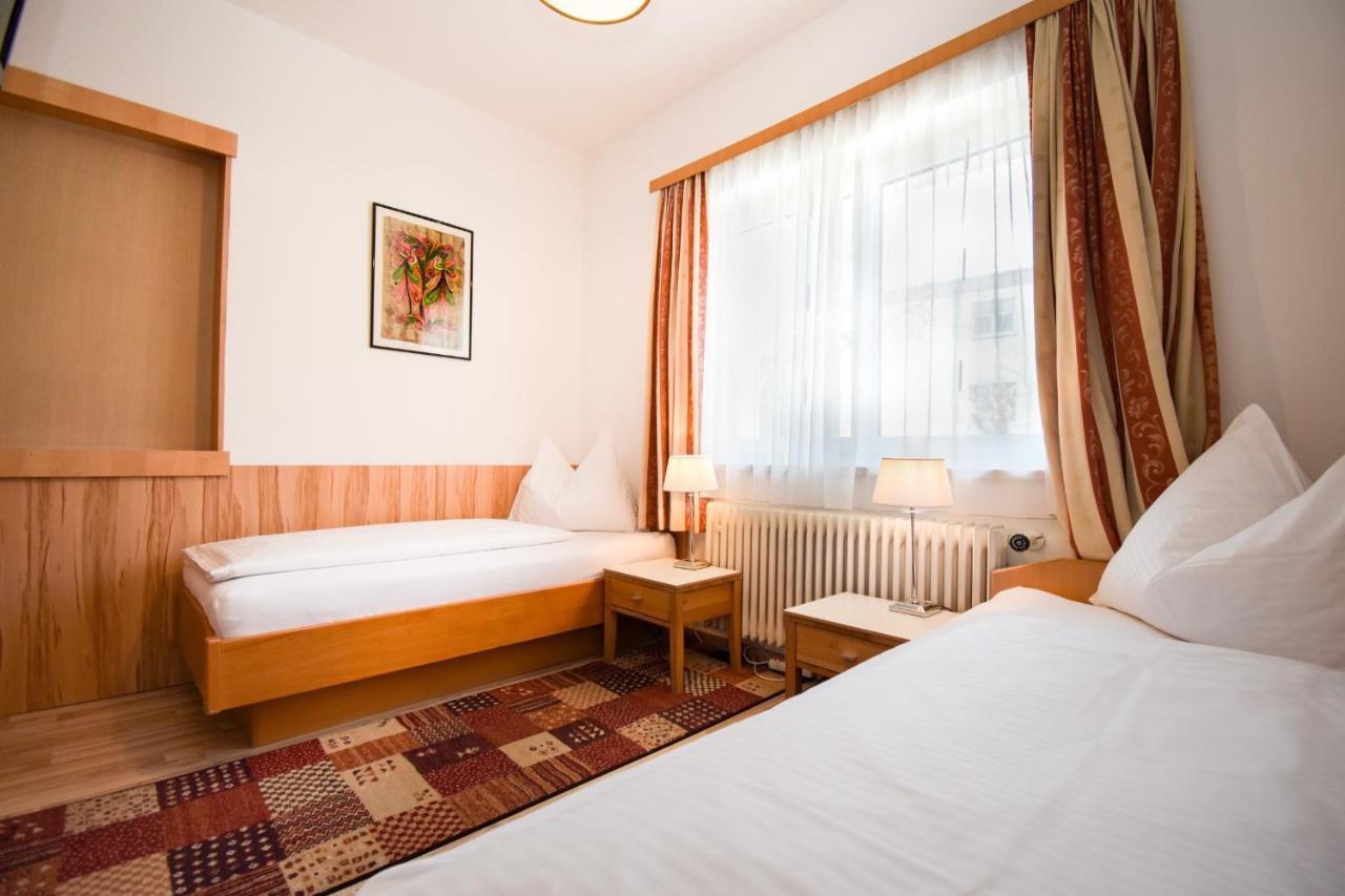 Gartenhotel Garni Pension B&B Innsbruck Exterior foto